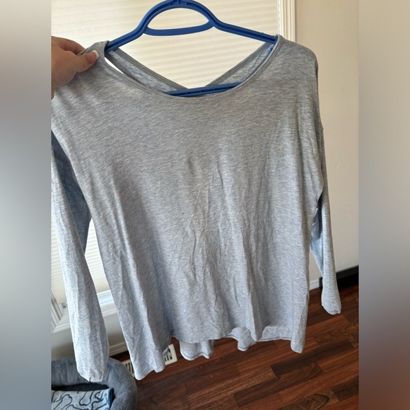 Back into it Lululemon Pale Blue Shirt - Picture 4 of 4